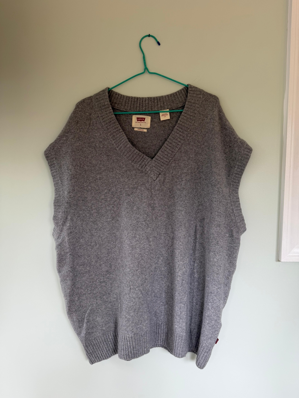 Levi's V-Neck Sweater Vest Women Large Gray Knit Ribbed Trim Preppy Old Money - Picture 2 of 7